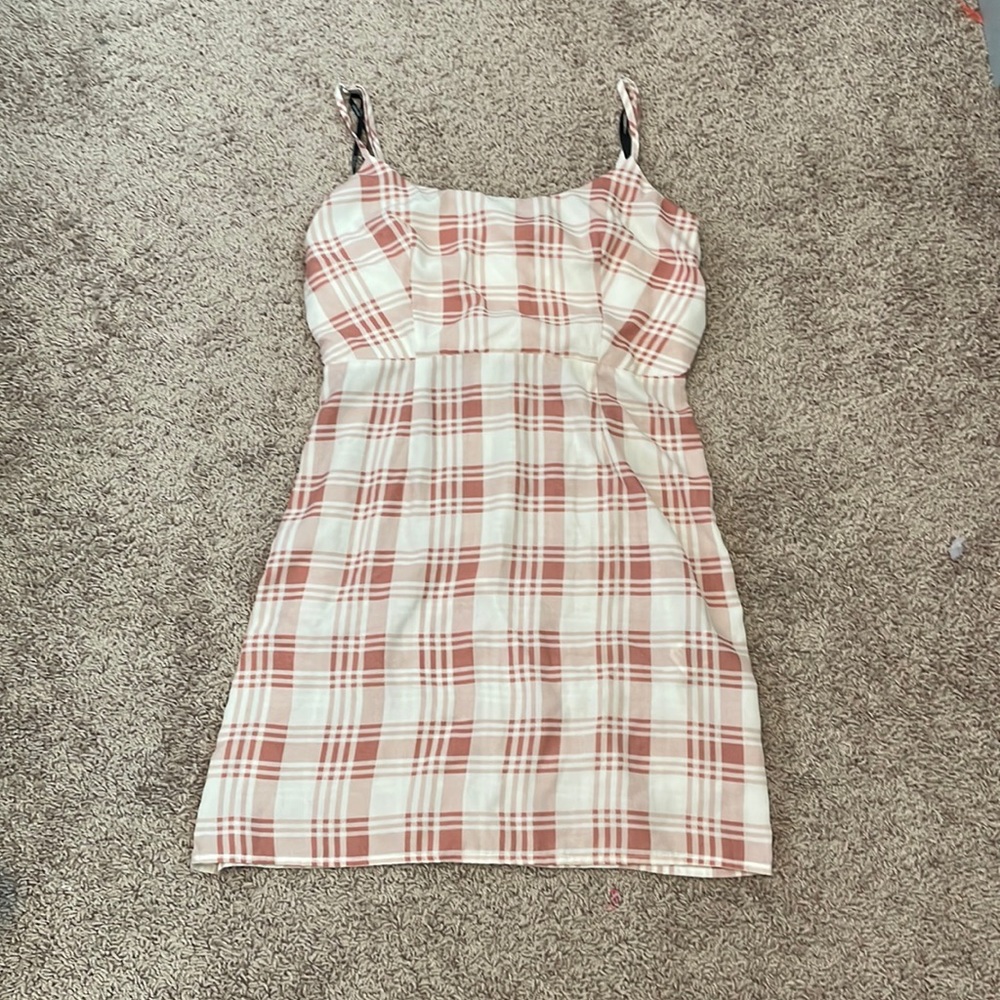 muave pink plaid dress!! Perfect for summer!!